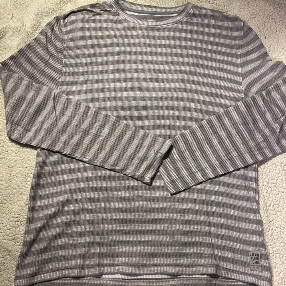 Calvin Klein long sleeve shirt size XL in great condition. Gray